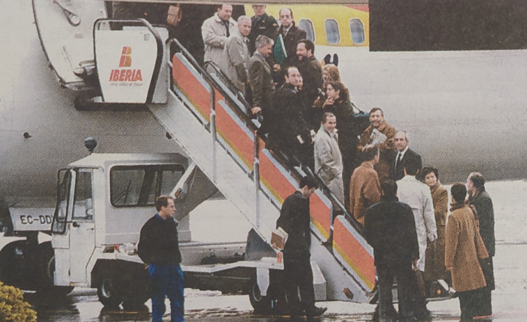 Hace 25 años | Motín en Alvedro y la nueva lista electoral de Francisco Vázquez en A Coruña