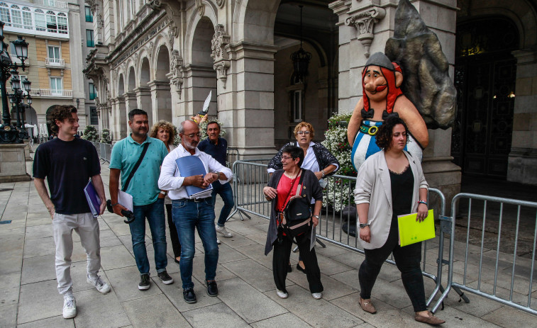 Once asociaciones vecinales de A Coruña exigen un cara a cara con Inés Rey