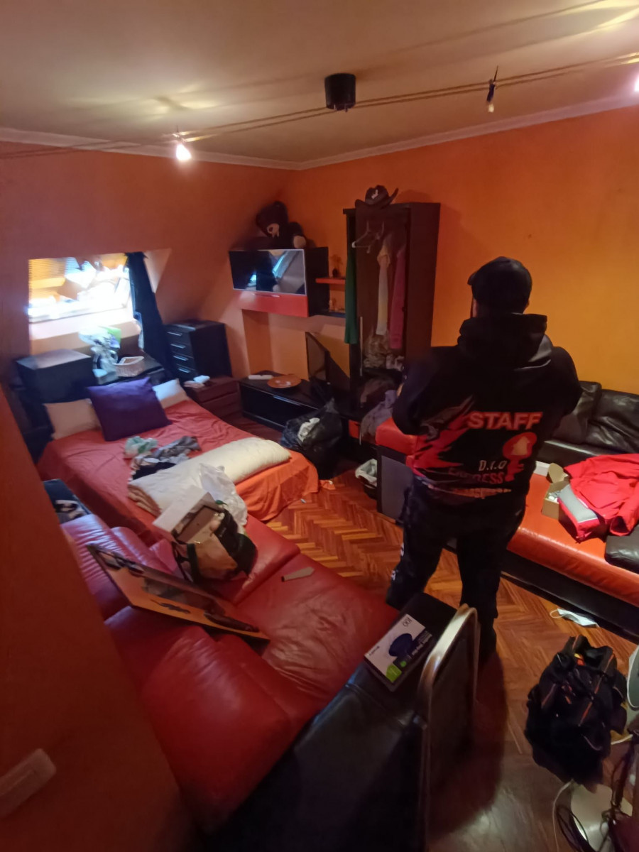 Una empresa de desokupación desaloja una casa de citas en Los Rosales
