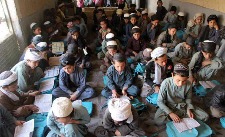 Tercer curso en Afganistán sin niñas en los colegios