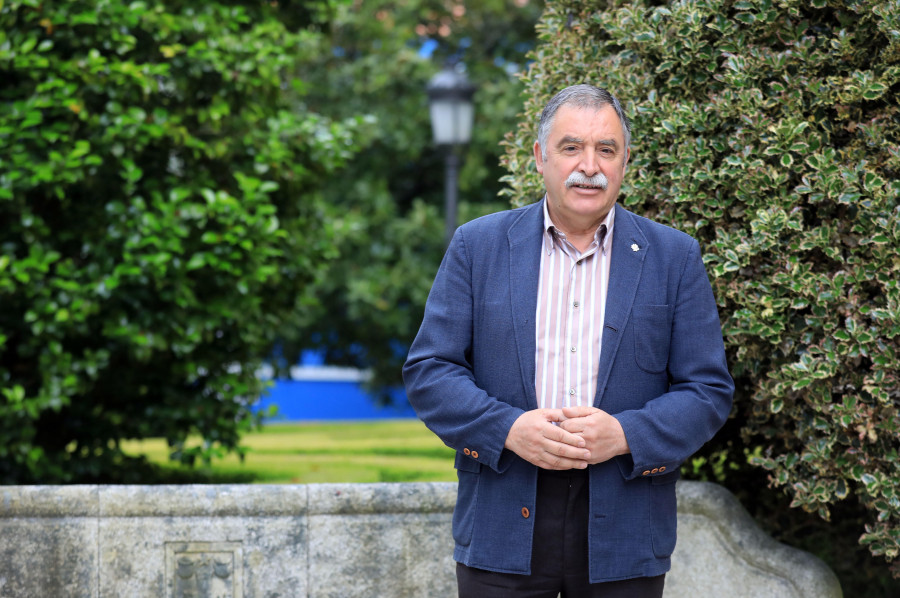 Las intervenciones del alcalde de Oleiros en radios privadas abren otra polémica con la oposición