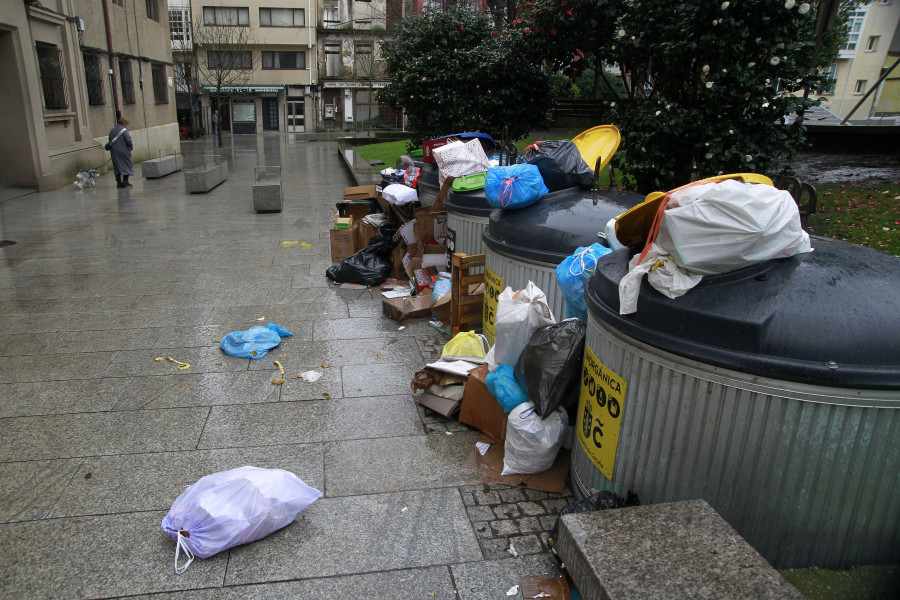 "Que le reclamen a Inés Rey": los trabajadores de la limpieza de A Coruña responden a los barrios