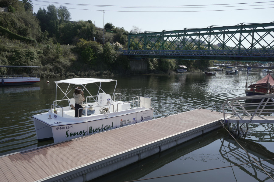 La Reserva promociona su catamarán eléctrico con visitas gratuitas por el Mandeo