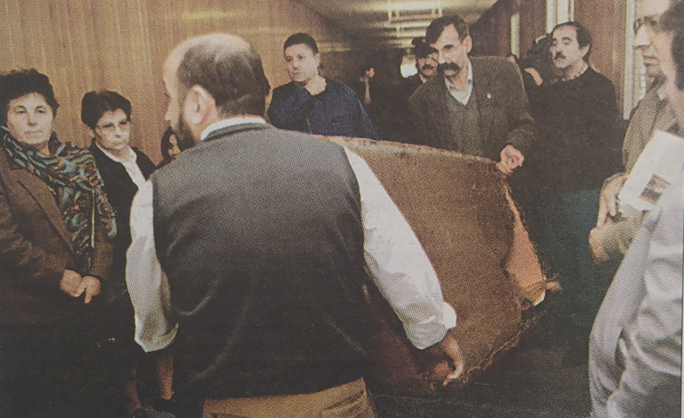 Hace 25 años | Juicio por el crimen del sofá en A Coruña y cuatro funcionarios acusados de prevaricación