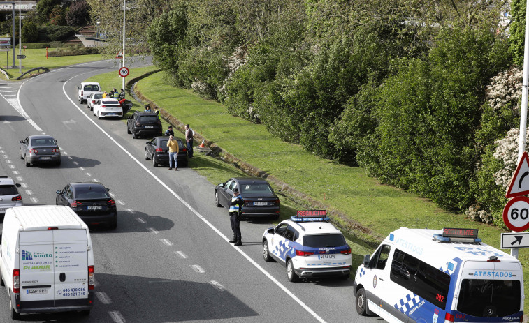 La Policía Local de A Coruña soluciona en tiempo récord un accidente múltiple en Alfonso Molina