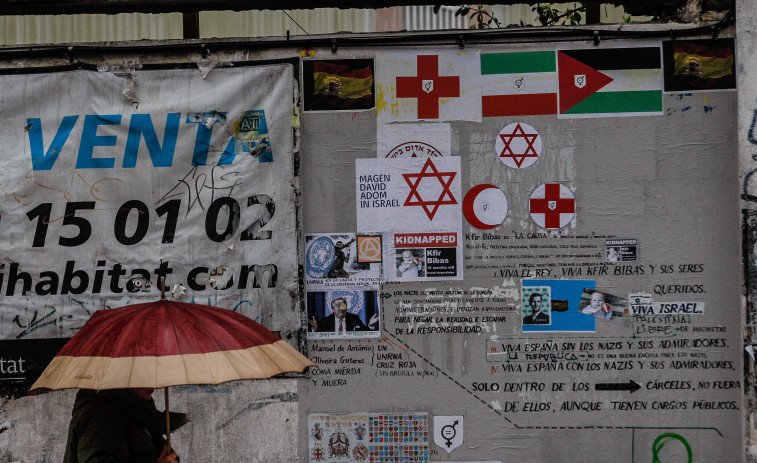 El muro de la conspiración en A Coruña: israelíes, nazis, palestinos y la brújula moral