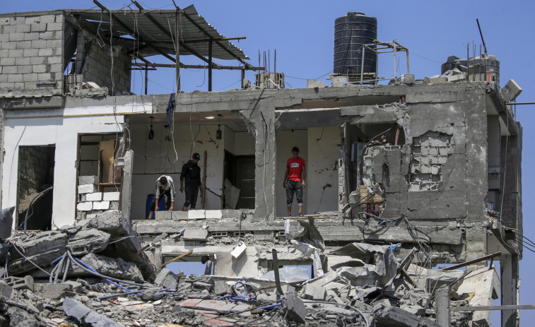Ejército israelí ataca el centro de Gaza con un sistema hospitalario al borde del colapso