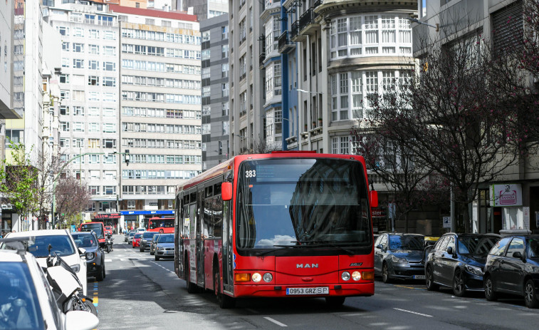 Los expertos señalan solapamientos de líneas y excesos de paradas de bus de A Coruña