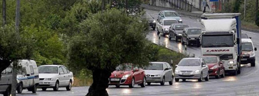 OLEIROS-Fomento plantea atajar las colas de tráfico en O Carballo con una glorieta