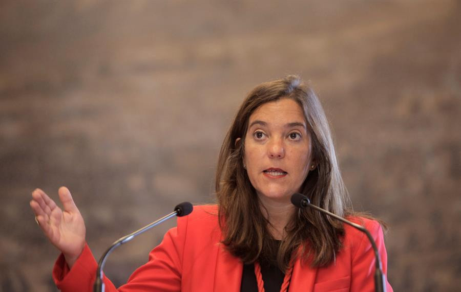 Inés Rey exige a la Xunta que ejerza "sus responsabilidades" en materia educativa