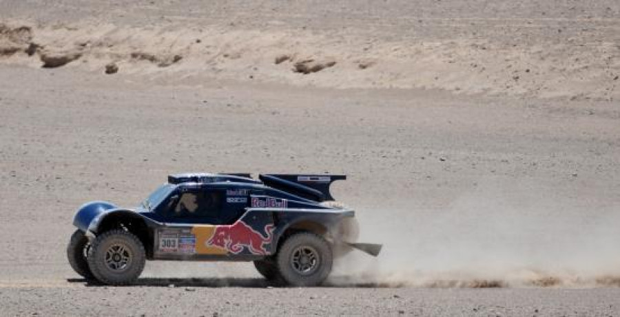 Carlos Sainz, con problemas en la novena etapa del Dakar