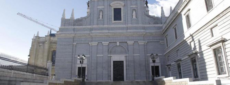 Desactivan un artefacto en la catedral de La Almudena que estaba listo para hacer explosión