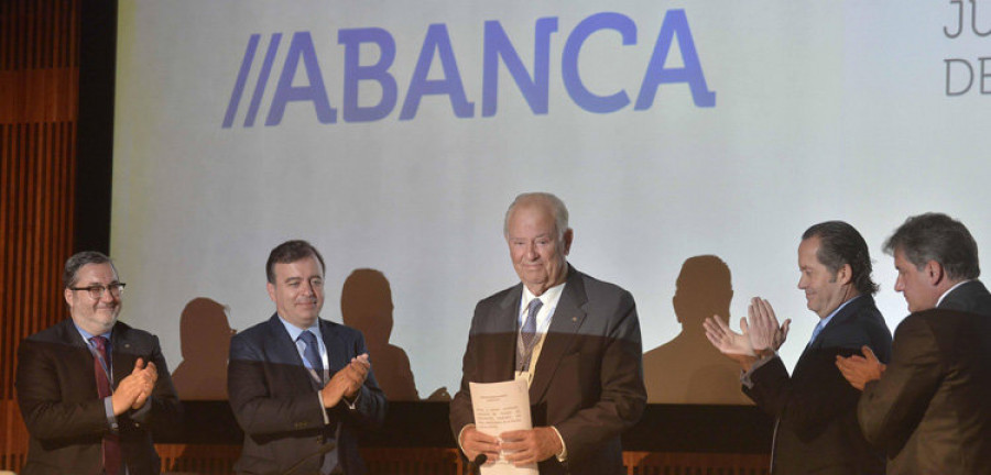 Betanzos rendirá un homenaje público a Javier Etcheverría tras abandonar la presidencia de Abanca