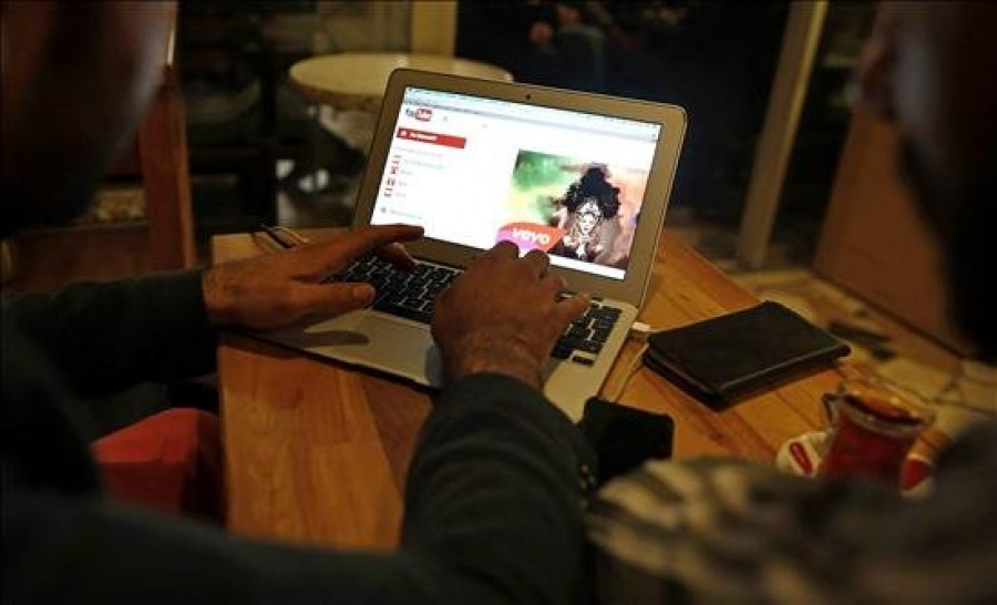 Un 25 por ciento de los españoles muestras síntomas de estar enganchado a Internet