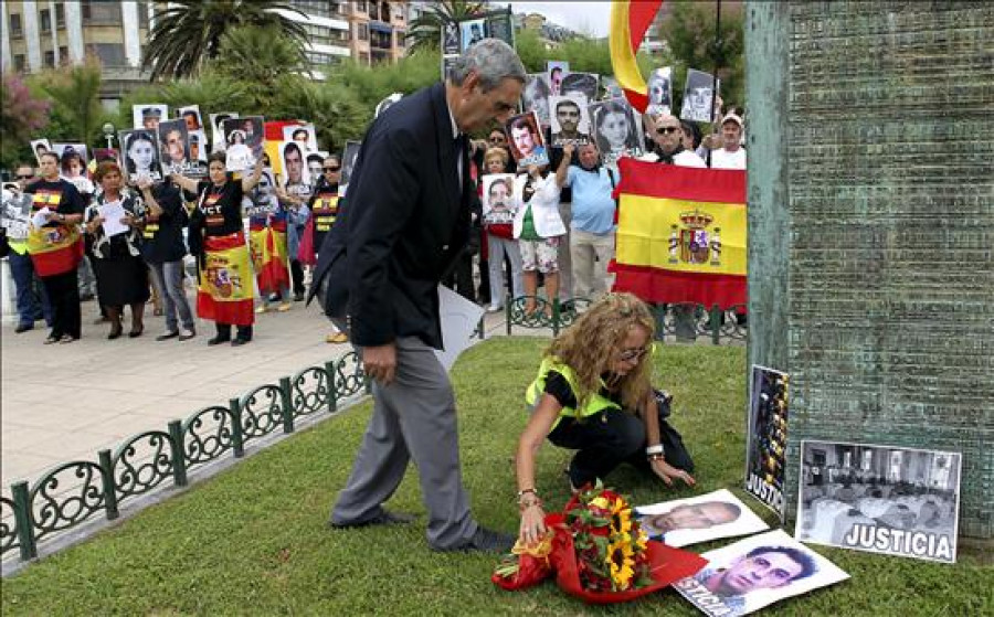 "Mujeres por la justicia" pide en San Sebastián la ilegalización de Bildu