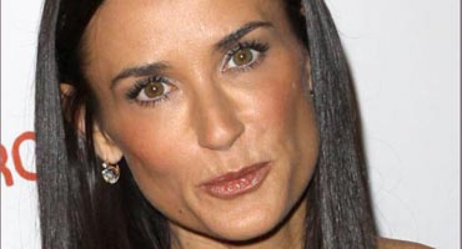 Demi Moore se busca a otro joven  actor para sustituir a Ashton Kutcher