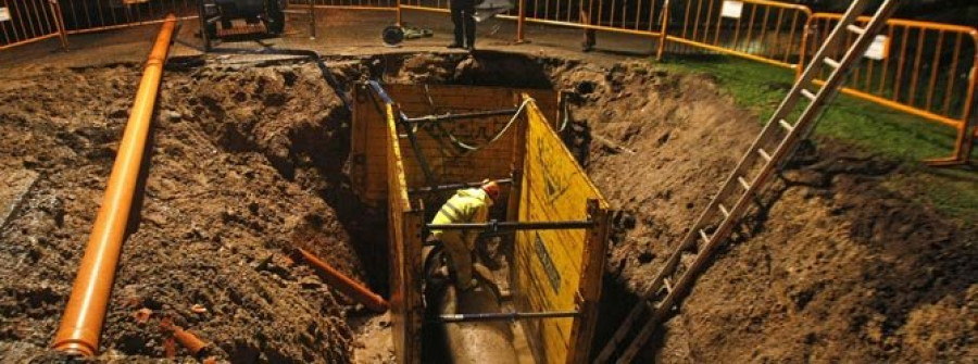 La avería de la ronda de Outeiro causa dos nuevas roturas de tuberías