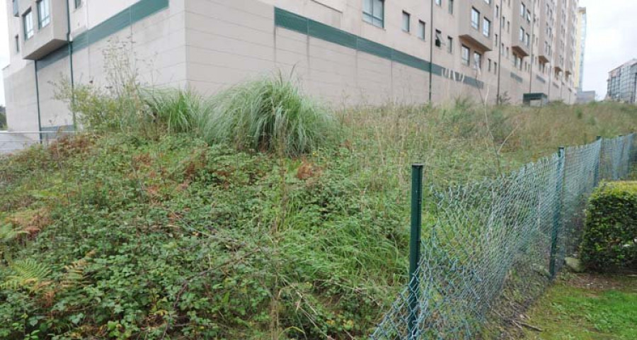 Los vecinos de Novo Mesoiro reclaman el corredor verde pendiente desde hace años