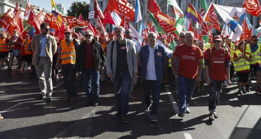 Miles de jubilados concluyen en Madrid la marcha para exigir más gasto en pensiones