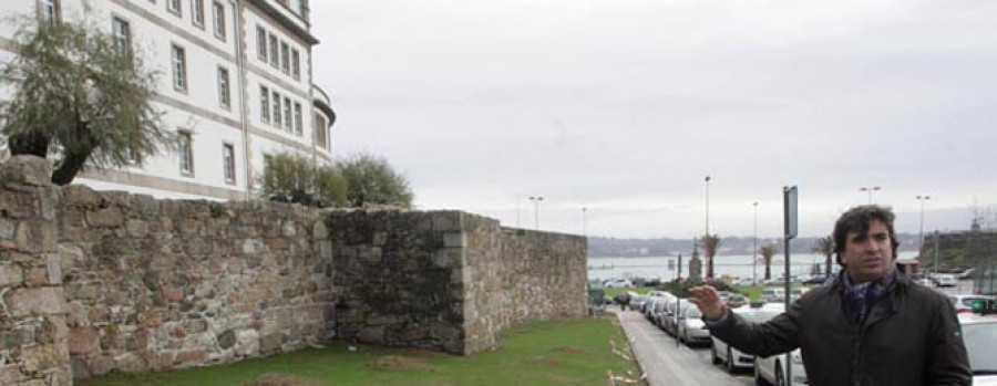 El Ayuntamiento reabre la muralla restaurada de la Ciudad Vieja