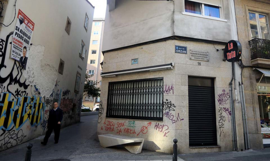 El 092 descubre esnifando cocaína a clientes de un after a la una de la tarde