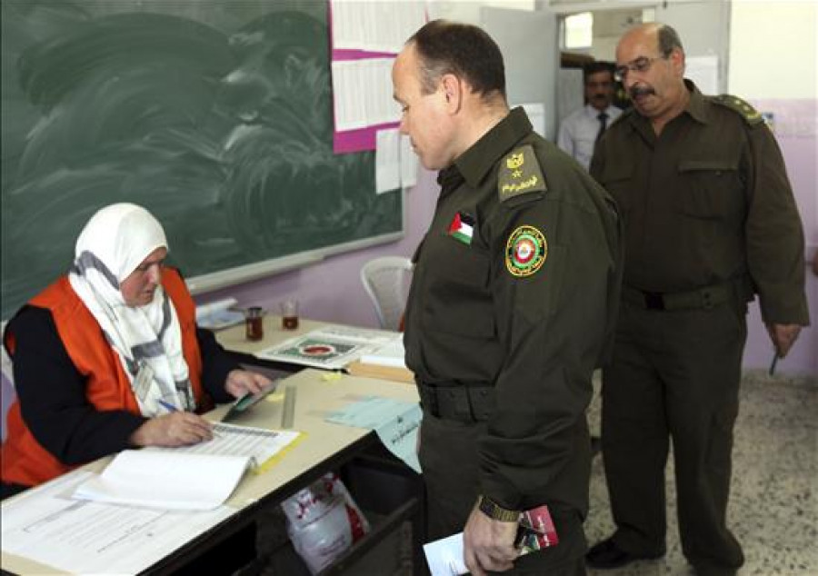 Los palestinos comienzan a votar en las elecciones municipales