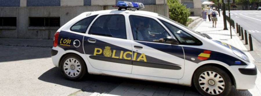 Dos agentes salvan la vida a un hombre que intentaba ahorcarse en A Coruña