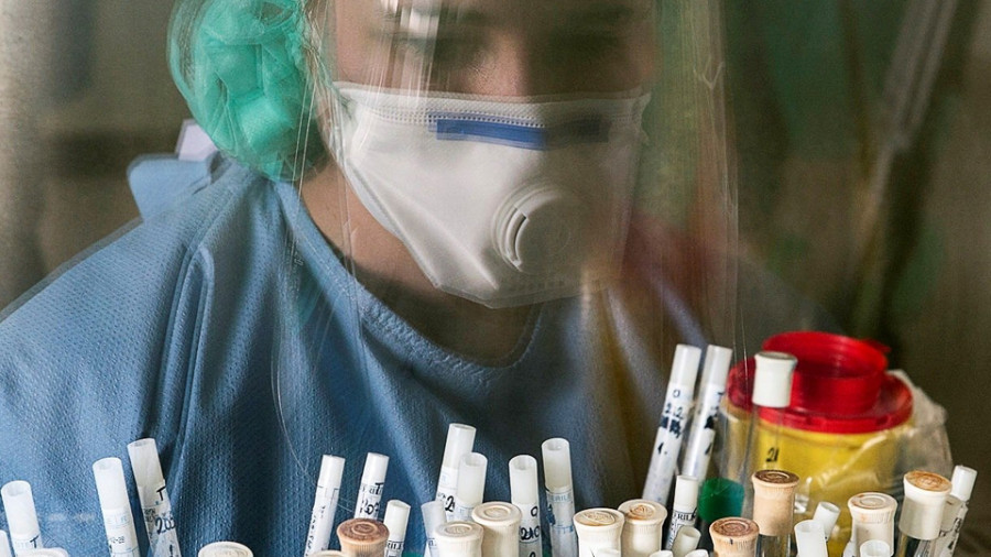 Las muertes en Galicia con COVID se elevan a 604 tras realizar Sanidade una revisión clínica de dos casos