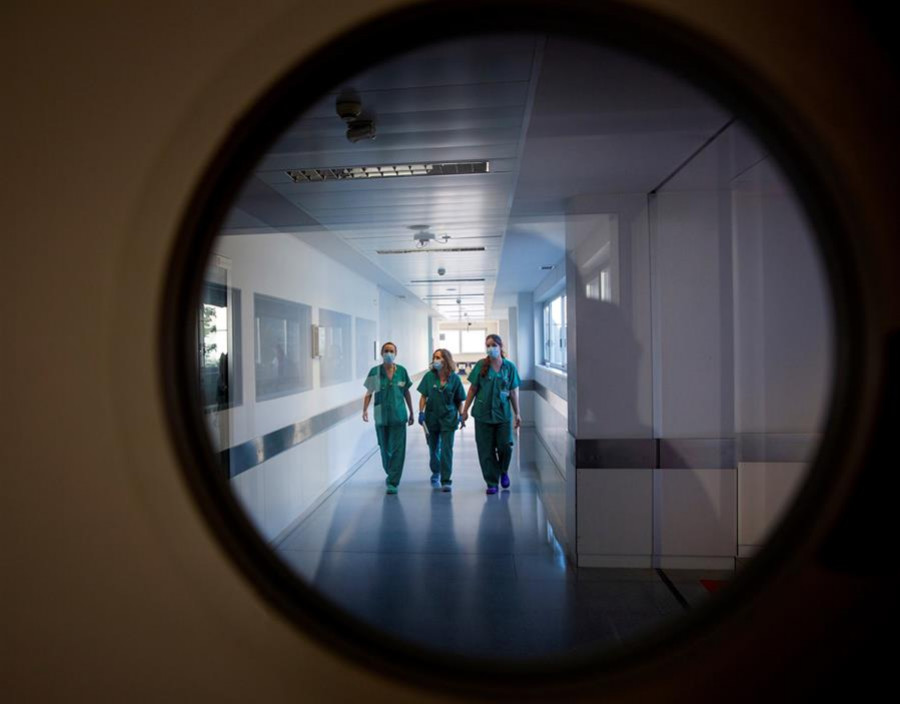 Los pacientes ingresados en UCI de hospitales gallegos descienden hasta 28