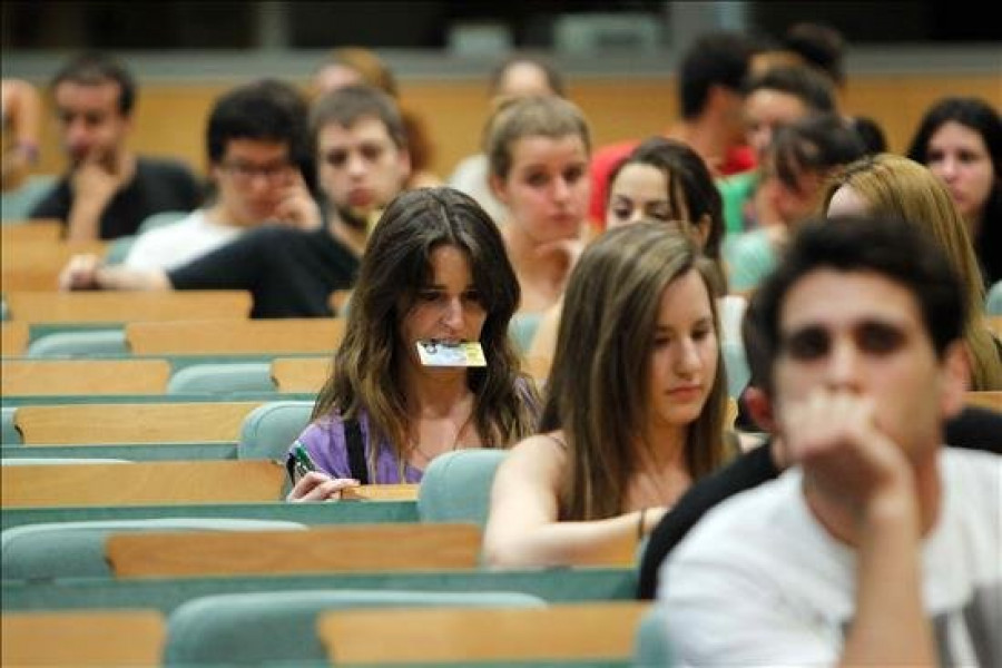 Xunta destina 800.000 euros a becas para estudiantes de 2º ciclo o posterior