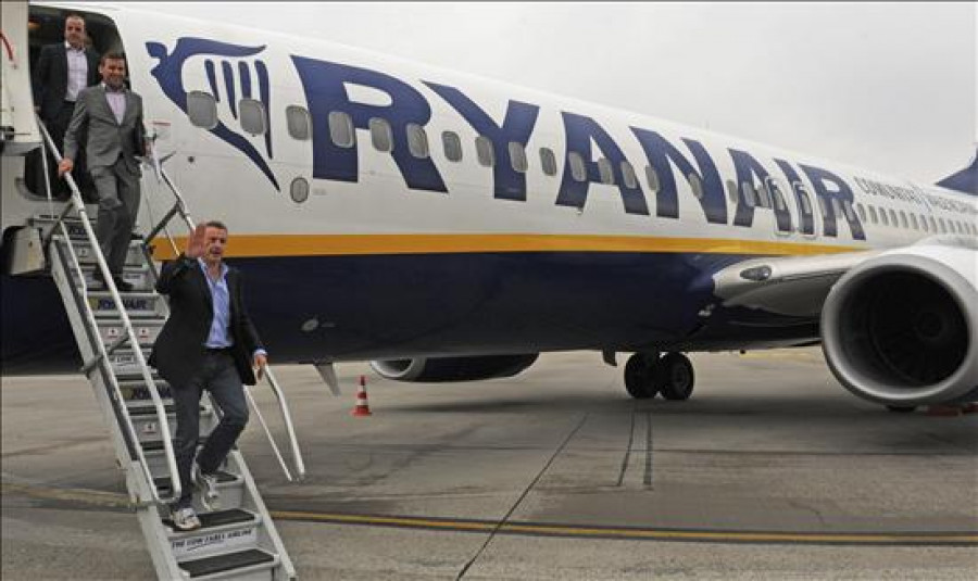 Hasta ocho vuelos sufren retrasos en Lavacolla este jueves por la huelga de tripulantes de cabina de Ryanair