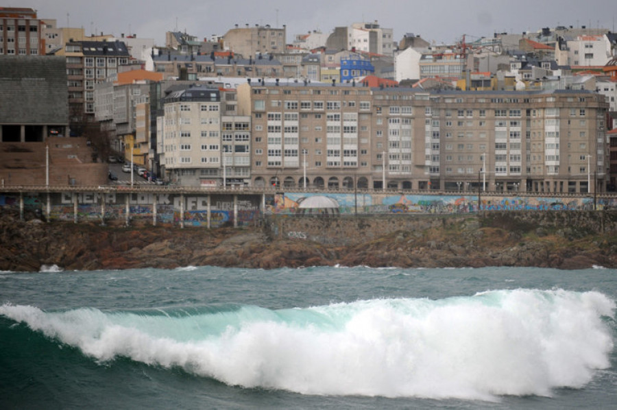 Activado el aviso naranja por olas de hasta 6 metros en la costa de A Coruña