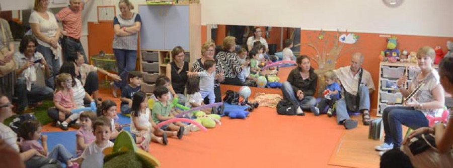 Más de un millar de niños empiezan  el curso en las escuelas Galiña Azul