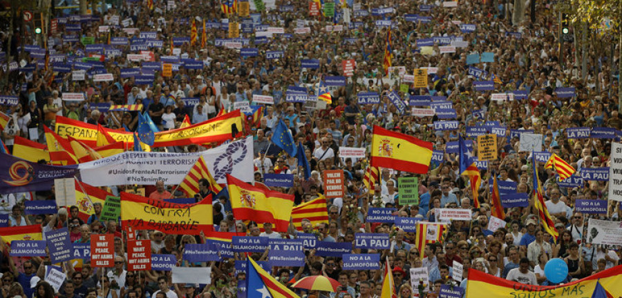 Barcelona marcha entre las consignas unitarias de paz y críticas a autoridades