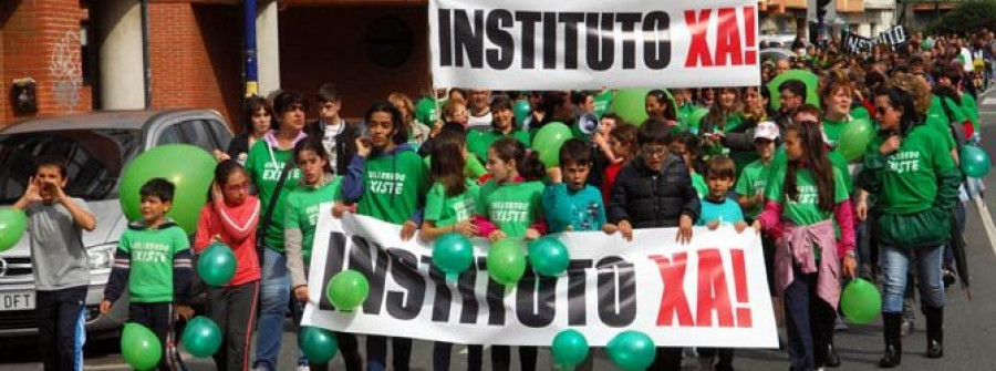 CULLEREDO-Decenas de personas se manifiestan  a favor de la construcción del instituto