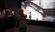 Una obra de Banksy se autodestruye tras ser subastada