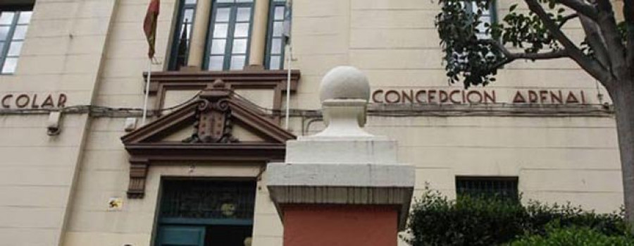 Los padres del Concepción Arenal recogen 375 firmas  para pedir mejoras en las aulas