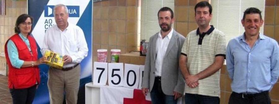 Betanzos y ViAQUA entregan a Cruz Roja 750 kilos de comida recogidos en mayo