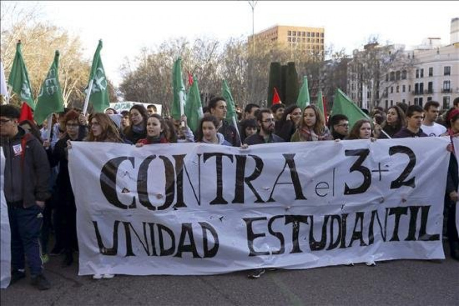 Estudiantes y docentes se manifiestan juntos en Madrid contra los grados de 3 años