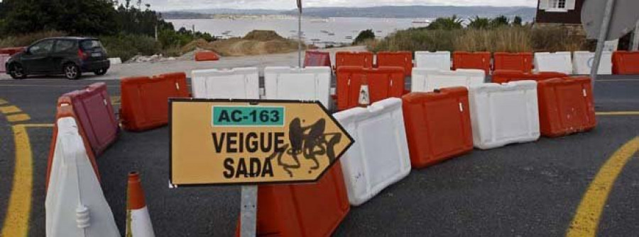 Oleiros asegura que la Xunta finalizará el enlace del puerto de Lorbé con la Vía Ártabra este año