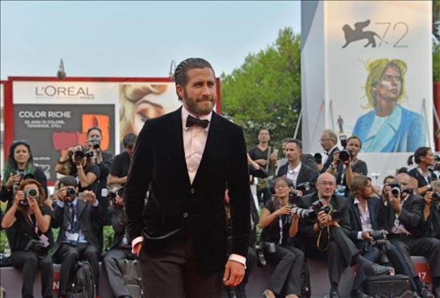 Jake Gyllenhaal y Naomi Watts desfilan por la alfombra roja para abrir TIFF