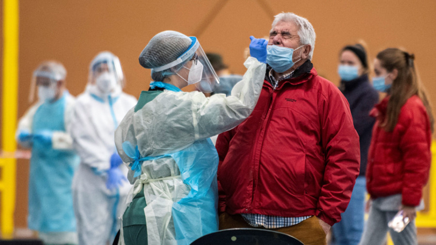 España suma 40.000 nuevos contagios de Covid mientras  la incidencia sube a 575 casos