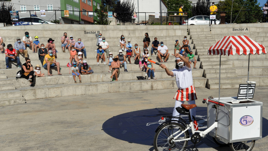 La multitud deja su lugar a la cultura en un ambiente más familiar