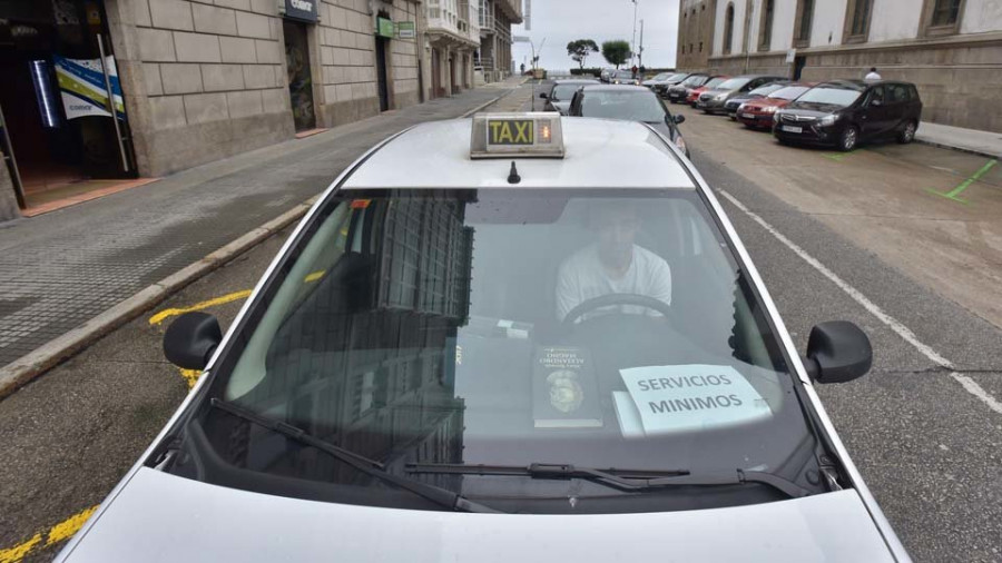 Afloran las primeras denuncias de taxistas a Cabify por recoger a clientes fuera de la base