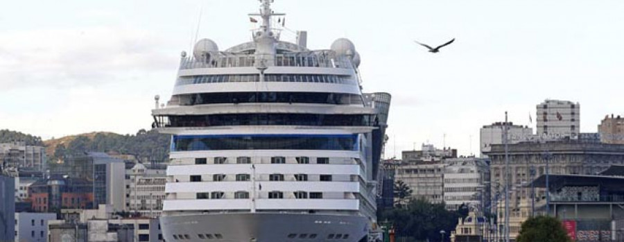 Más de tres mil cruceristas desembarcan en la ciudad en la primera escala doble del mes