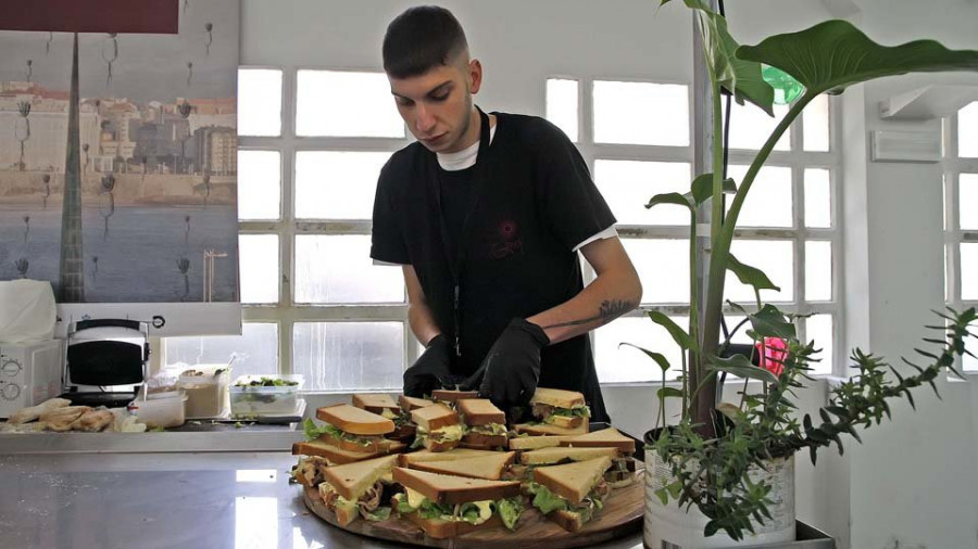 Bocata de cordero de Navidad, cerdo al estilo Shin Chan o perrito faldero: el Boucatise aterriza en A Coruña