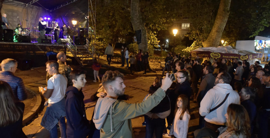 Las fiestas del Rosario se pasan por agua en una jornada de música y capoeira