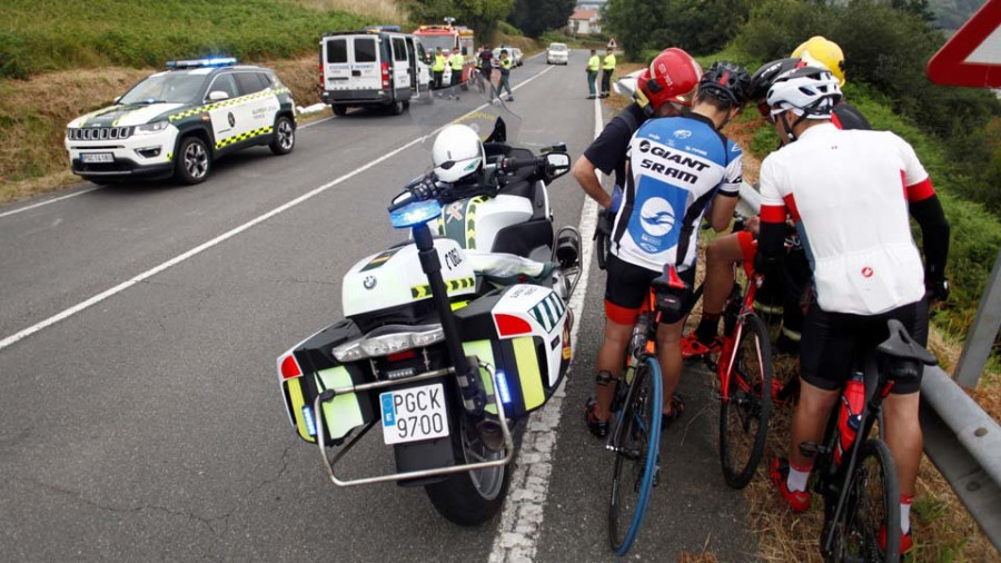 Fallece un hombre al caerse de su bicicleta cuando circulaba por el entorno de O Pedrido