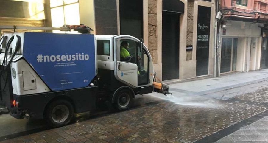 El Ayuntamiento continúa con el baldeo de calles tras anunciar su eliminación