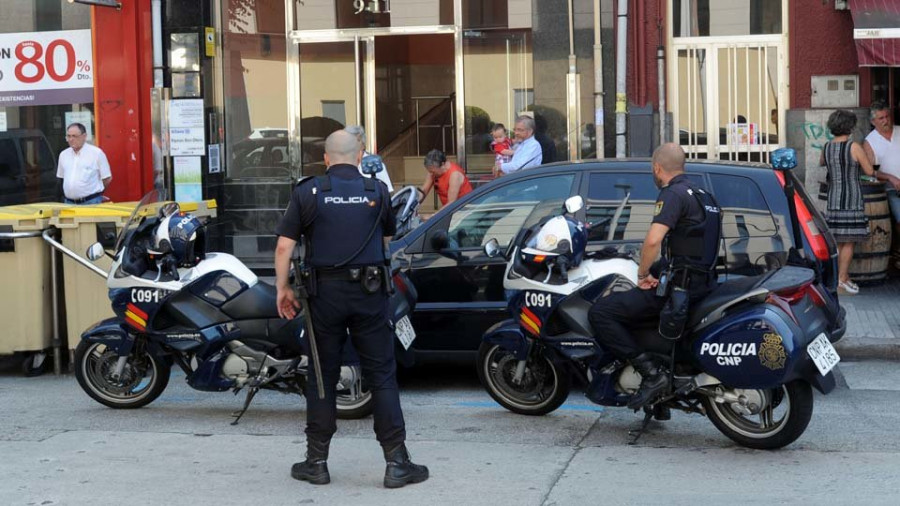 La ciudad afronta el verano con menos patrullas en la calle en casi veinte años